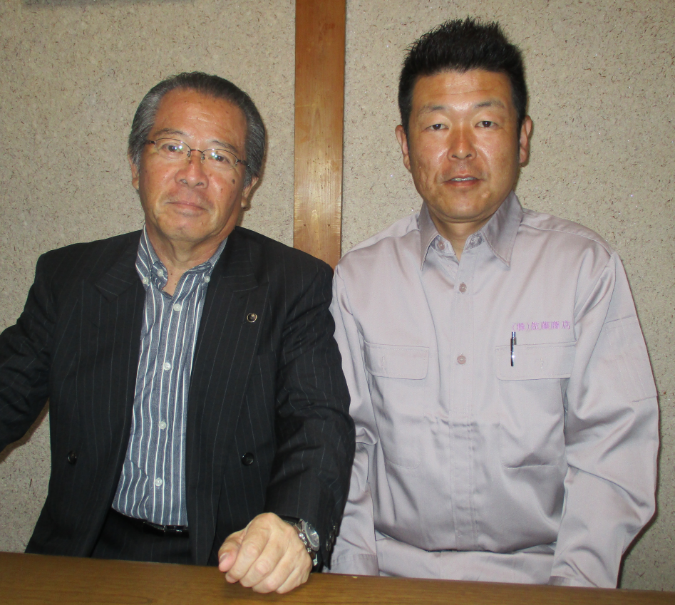 平岩先生（左）と佐藤社長（右）